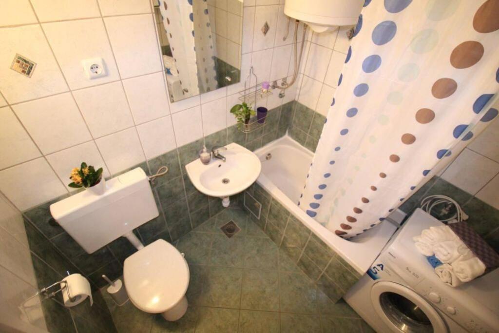 Old City/beach 13 Minutes Away, Parking, For 4 Apartament *